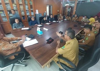 Ketua Komisi 1 DPRD Medan Reza Pahlevi Lubis dan jajaran saat rapat kordinasi Komisi 1 DPRD Medan dengan seluruh Camat se Kota Medan di gedung DPRD Medan (Foto Ist)