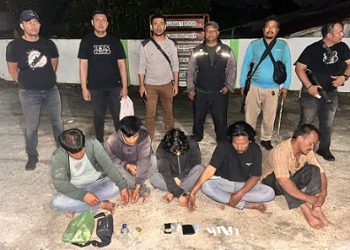 Ke 5 tersangka saat ditangkap Kanit II Sat IPDA Juli Master Saragih dan Tim
