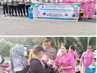 Kapolsek Siantar Martoba AKP Martua Manik bersama personil, Ketua Ranting Bhayangkari dan pengurus saat berbagi takjil kepada masyarakat