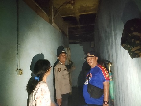 Personil Polsek Siantar Martoba saat cek TKP