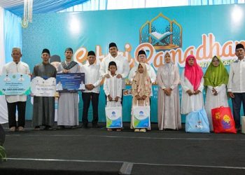Gubernur Sumut Muhammad Bobby Afif Nasution SE MM dan Wakil Gubernur H Surya BSc didampingi Wali Kota Pematangsiantar Wesly Silalahi SH MKn Safari Ramadhan di Masjid Nurul Ikhwan, Jalan Farel Pasaribu 
