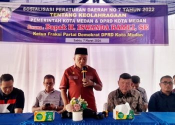 Anggota DPRD Medan Iswanda Ramli saat sosialisasi III tahun 2026 Peraturan Daerah (Perda) Kota Medan No 7 Tahun 2022 tentang Keolahragaan di Jalan Mengkara, Kelurahan Petisah Tengah, Kecamatan Medan Petisah (Foto Ist)
