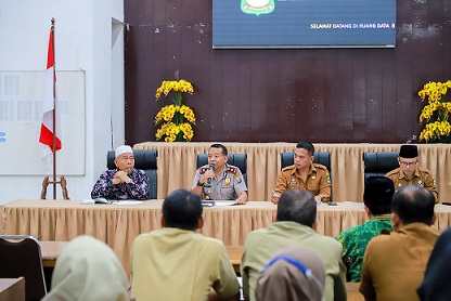Wali Kota Pematangsiantar Wesly Silalahi SH MKn diwakili Sekda Junaedi Antonius Sitanggang SSTP MSi memimpin Rapat Persiapan Kegiatan Malam Takbir Keliling, Sholat Idul Fitri, dan Pelaksanaan MTQN Tingkat Kecamatan se-Kota Pematangsiantar