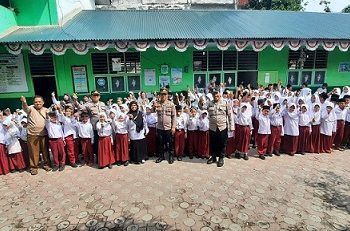 Personil Sat Binmas Polres Pematangsiantar Patroli Sambang Kamtibmas dan Silaturahmi di Pesantren Kilat SDPI
