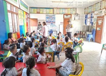Bhabinkamtibmas Kelurahan Simarimbun Bripka Johannes C. Siregar melaksanakan sambang di PAUD SAB Simarimbun