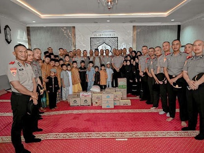 Siswa SIP Asal Polres Pematangsiantar Polda Sumut, Hermansah Putra S.H Bersama Rekannya Berbagi Kebaikan di Ramadhan 1447 H
