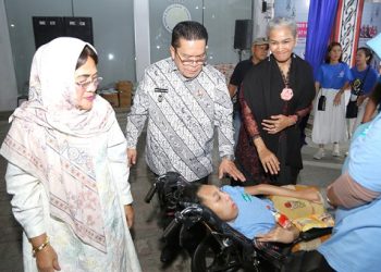 Wali Kota Pematangsiantar Wesly Silalahi SH MKn, Kapolres Pematangsiantar AKBP Sah Udur Togi Marito Sitinjak SH SIK MH dan Ketua TP PKK Ny Liswati Wesly Silalahi menghadiri acara Buka Puasa Bersama Rumah Peduli Siantar.