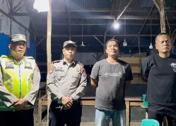 Kapolsek Bangun AKP Hengky Bonari Siahaan, S.H., M.H dan Kanit Reskrim IPDA B. Situngkir saat pengecekan dilokasi dan tak temukan sabung ayam