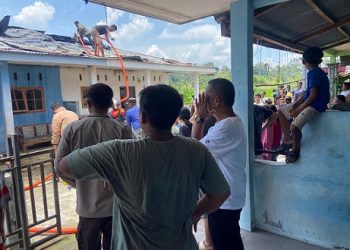 Kanit Reskrim IPDA B Situngkir SH pimpin cek TKP kebakaran tiga unit umah kontrakan