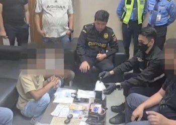 Dua penumpang pesawat asal Aceh yang penyeludupan sabu 2 kg tujuan Lombok yang diamankan di Bandara Kualanamu, Deli Serdang. (Foto Ist)