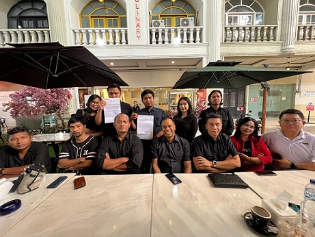 Boydo HK Panjaitan bersama 19 kuasa hukumnya saat memberikan keterangan kepada wartawan (Foto Ist)
