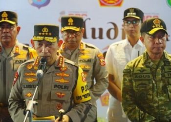 Kapolri Jenderal Listyo Sigit Prabowo memimpin langsung pengamanan malam takbiran Idulfitri 2026 dari Pos Terpadu Lapangan Merdeka Polrestabes Medan (Foto Ist)