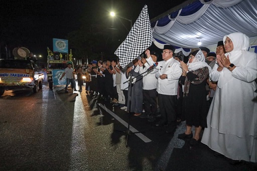 Wali Kota Pematangsiantar Wesly Silalahi SH MKn bersama Unsur Forkopimda melepas Pawai Takbir Keliling Menyambut Hari Raya Idul Fitri 1447 H/2026 M dari depan Halaman Parkir Pariwisata