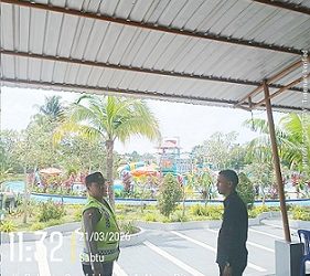 (Padal) Penggal Jalan 2 Pos Pengamanan (Pam) 1 IPTU Ritca Siahaan bersama Aiptu Sabam Ambarita dan Aipda Abdul Malik patroli dan monitoring Kolam renang Water Park