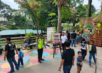 personil piket AIPUT M.R Lubis dan Brigadir M. Arigo SH melaksanakan pengamanan