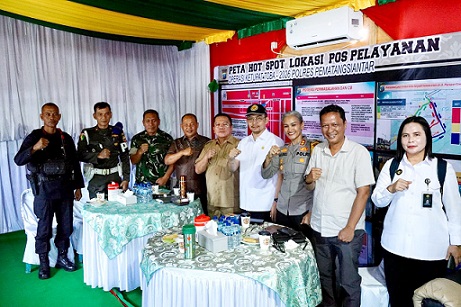 Wali Kota Pematangsiantar Wesly Silalahi SH MKn bersama Kapolres Pematangsiantar AKBP Sah Udur Togi Marito Sitinjak SH SIK MH, anggota Kompolnas Dr Yusuf Warsyim SAg. MH, Ketua DPRD Kota Pematangsiantar Timbul Marganda Lingga SH mengikuti vidcon