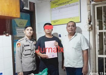 Tersangka AS saat hendak di tahan ke ruang tahanan polisi (RTP) Polres Pematangsiantar