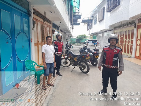 Personil Sat Samapta Patroli dipemukiman warga