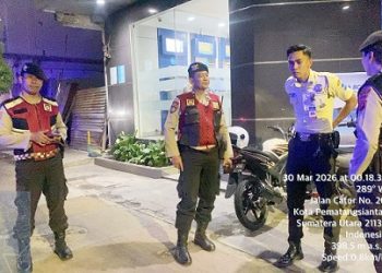 PS. Kanit Dalmas 1 AIPTU Albersius Saragih melaksanakan kegiatan Blue Light Patroli (BLP) di Bank BCA Jalan Merdeka