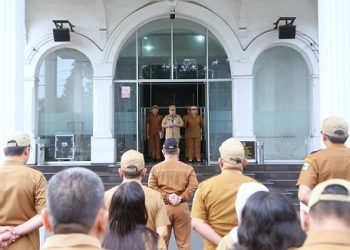 Wali Kota Pematangsiantar Wesly Silalahi SH MKn menjadi Pembina Apel Gabungan Aparatur Sipil Negara (ASN) Pemerintah Kota (Pemko) Pematangsiantar, di halaman Balai Kota