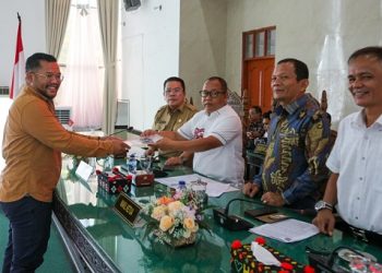 Wali Kota Pematangsiantar Wesly Silalahi SH MKn menghadiri Rapat Paripurna DPRD Kota Pematangsiantar dalam Penyampaian Pendapat Akhir Fraksi DPRD Kota Pematangsiantar terhadap dua Ranperda Inisiatif. 