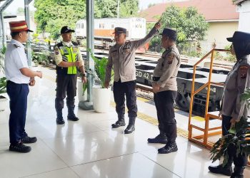Sat Binmas Polres Pematangsiantar Patroli Sambang Kamtibmas dan Silahturahmi ke Kantor Kereta Api