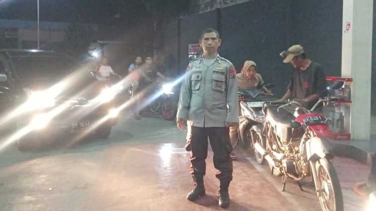 Piket Pawas Kanit Samapta IPDA Todo Tamba menggelar kegiatan Blue Light Patrol (BLP) di SPBU