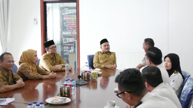 Wali Kota Tanjungbalai Mahyaruddin Salim melakukan kunjungan silaturahmi ke kantor Imigrasi Kelas II TPI TBA