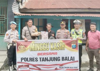 Polres Tanjung Balai saat berbagi kasih kepada masyarakat