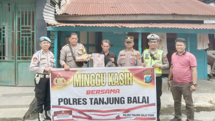 Polres Tanjung Balai saat berbagi kasih kepada masyarakat