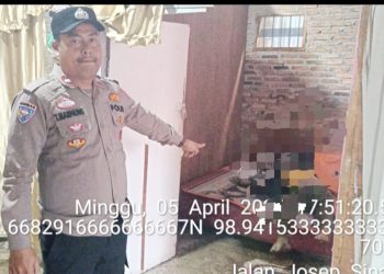 Personil Polseķ Parapat saat cek TKP