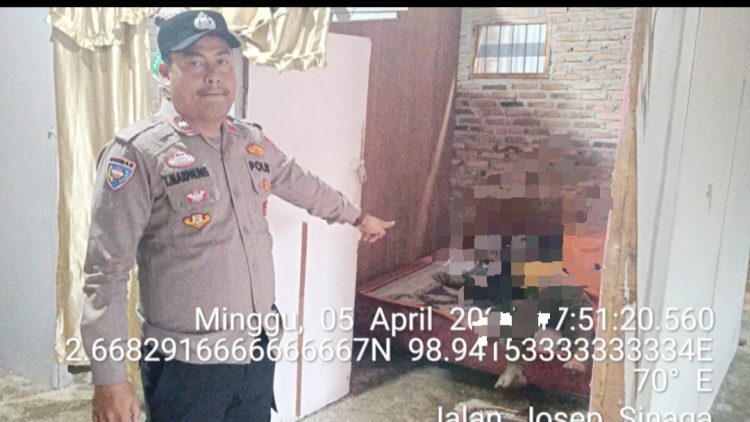 Personil Polseķ Parapat saat cek TKP
