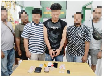 Terduga Pelaku MAS dan barang bukti saat diamankan di Kantor Intel Kodim 0207/Simalungun