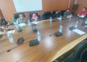 Komisi 3 DPRD Kota Medan saat RDP dengan PUD Pasar Kota Medan yang dihadiri Dirut PUD Pasar Anggia Ramadhan, Direktur Operasional Agus Syahputra, Direktur Administrasi dan Keuangan Bobby Octavianus Zulkarnain, Direktur Pengembangan dan SDM Rudiansyah (Foto Ist)