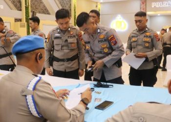 Propam bersama SLOG Mabes Polri pemeriksaan senpi organik di wilayah hukum Polda Sumut. (Foto Ist )