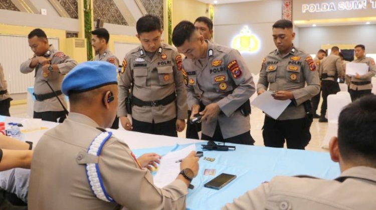 Propam bersama SLOG Mabes Polri pemeriksaan senpi organik di wilayah hukum Polda Sumut. (Foto Ist )
