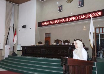 Wakil Wali Kota Herlina saat bacakan  Nota Jawaban Wali Kota Pematangsiantar atas Pemandangan Umum Fraksi-fraksi DPRD terhadap Nota Pengantar LKPJ Wali Kota Pematangsiantar TA 2025.