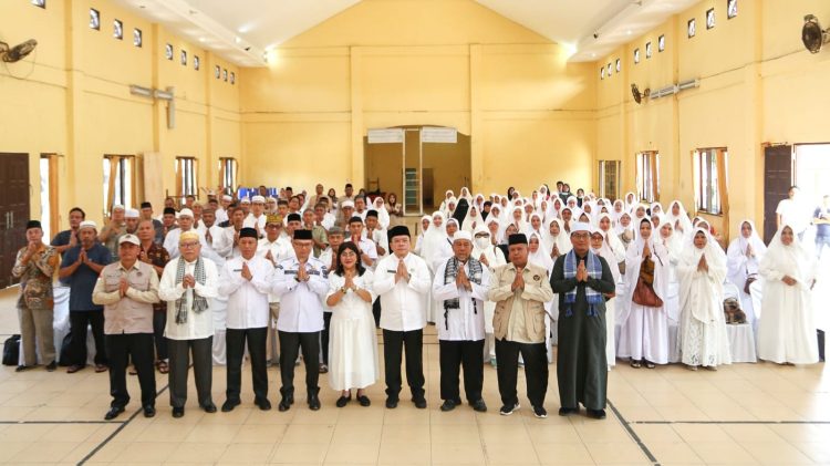 Wali Kota Pematangsiantar Wesly Silalahi dan ketua PKK Ny Liswati hadiri Pembukaan Bimbingan Manasik Haji Jamaah Calon Haji (JCH) Kota Pematangsiantar Tahun 1447 H/2026 M