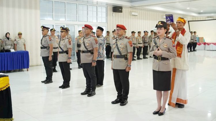 Kapolres Asahan AKBP Revi Nurvelani S.H S.I.K M.H pimpin upacara Sertijab) dua Kasat dan Kapolsek Kota Kisaran