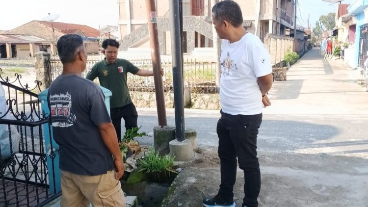 Kanit Reskrim IPDA B. Situngkir saat cek TKP