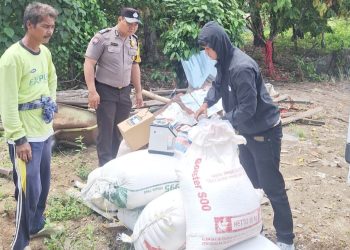 Bhabinkamtibmas Kelurahan Simarimbun Bripka Johannes C. Siregar pendampingan penjualan jagung Petani binaan ke Bulog Pematangsiantar