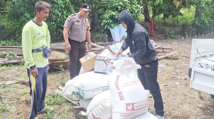 Bhabinkamtibmas Kelurahan Simarimbun Bripka Johannes C. Siregar pendampingan penjualan jagung Petani binaan ke Bulog Pematangsiantar