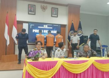 Imigrasi Kelas II TPI TBA Press Release Penangkapan 3 ABK Bawa PMI Non Prosedural