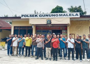 Kapolsek Gunung Malela AKP Hengky B. Siahaan, S.H. M.H photo bersama Pemuda Nagori Pamatang Asilom