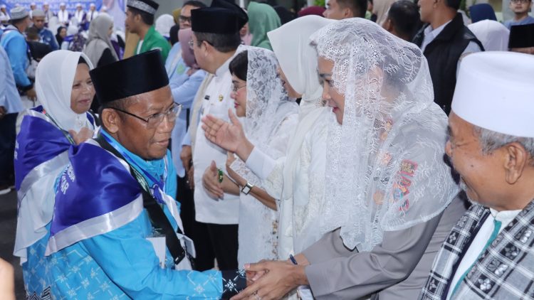 Kapolres Pematangsiantar AKBP Sah Udur T.M. Sitinjak SH. SIK. MH hadiri pemberangkatan Calon Jemaah Calon Haji dan Hajjah 1447 H/2026 M Kota Pematangsiantar