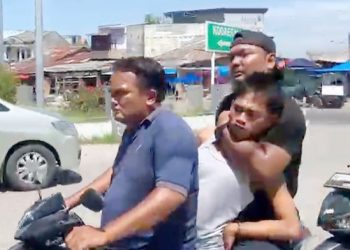 Pelaku begal didalam angkot 81 yang diringkus personel Polsek Belawan. (Foto Ist)