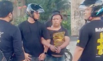 Pengedar narkoba dikawasan bantaran rel keret api Gaharu yang diringkus polisi. (Foto Ist)