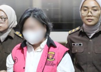 Kadis Kesehatan Nias, ROZ yang ditahan Kejari Gunungsitoli. (Foto Ist)