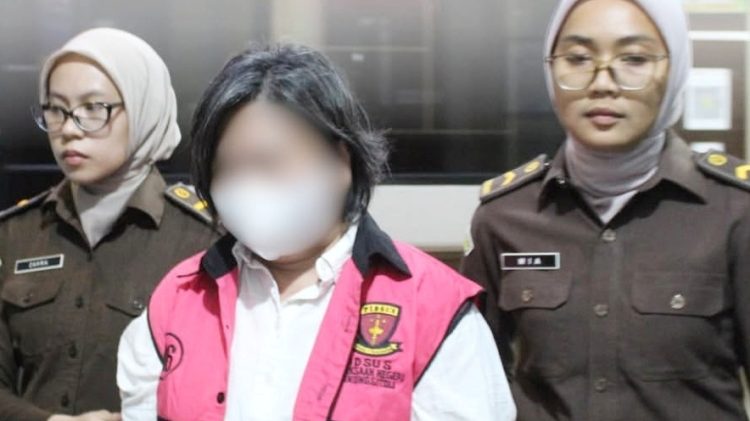 Kadis Kesehatan Nias, ROZ yang ditahan Kejari Gunungsitoli. (Foto Ist)