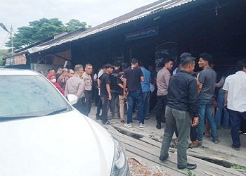Kasat Samapta AKP Mariduk Tambunan SH. MH dan KBO Sat Samapta IPTU Pitra Jaya SP. SH pimpin langsung bantu pengamanan rekontruksi di Jalan Kartini
